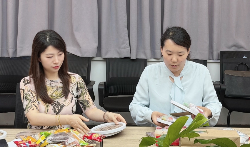 马克思主义学院工会举办“匠心映节气 巧手绘华章” 主题活动