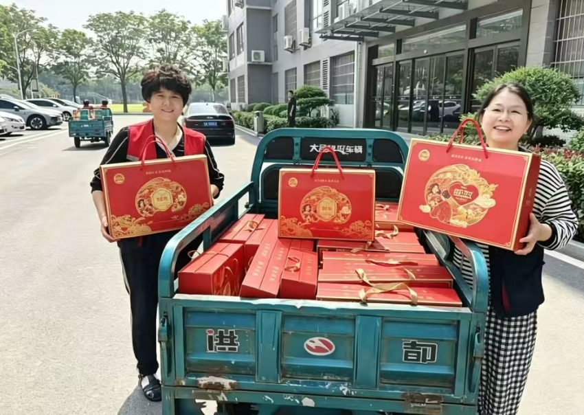 暖心端午送关怀 工会温情暖校园